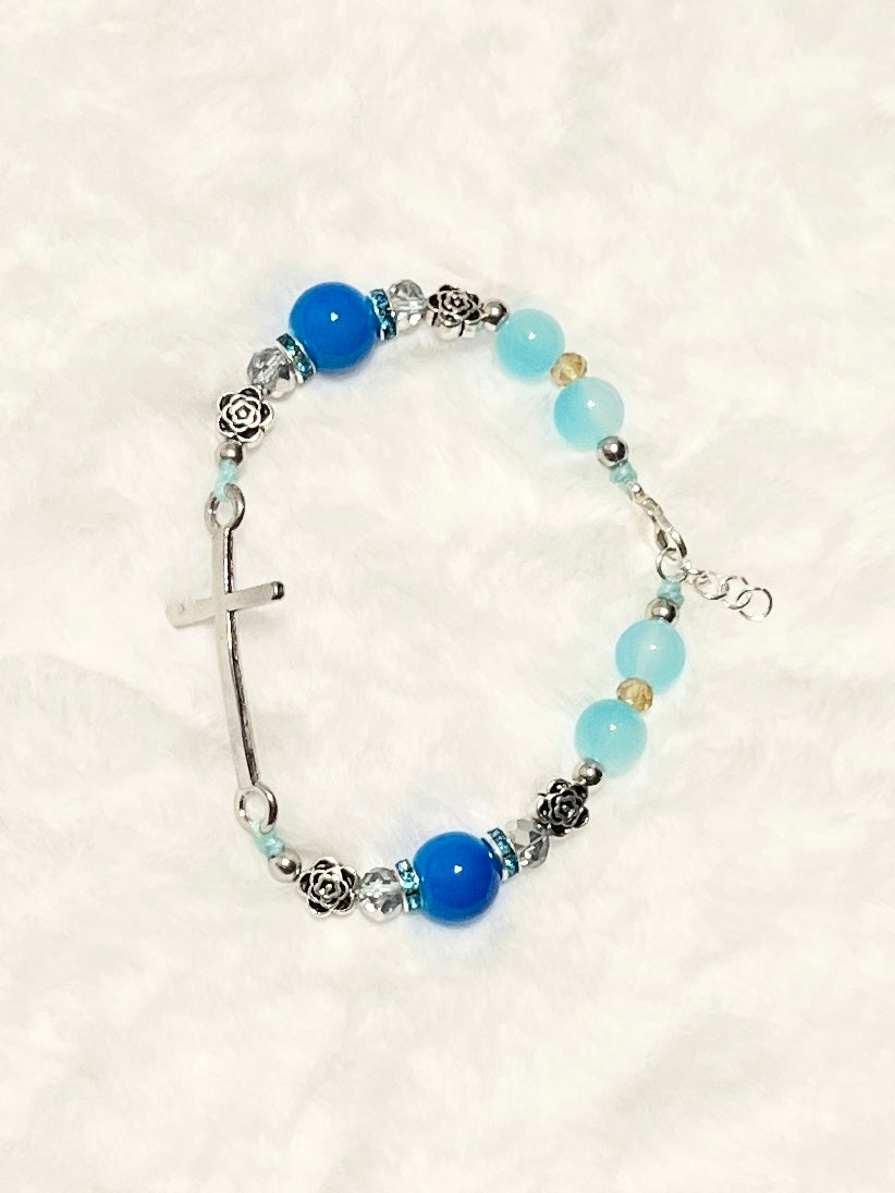 A beautiful wearable statement of faith chain-linked with durable silver-toned hardware, a curved accent bar, and a secure lobster clasp closure.