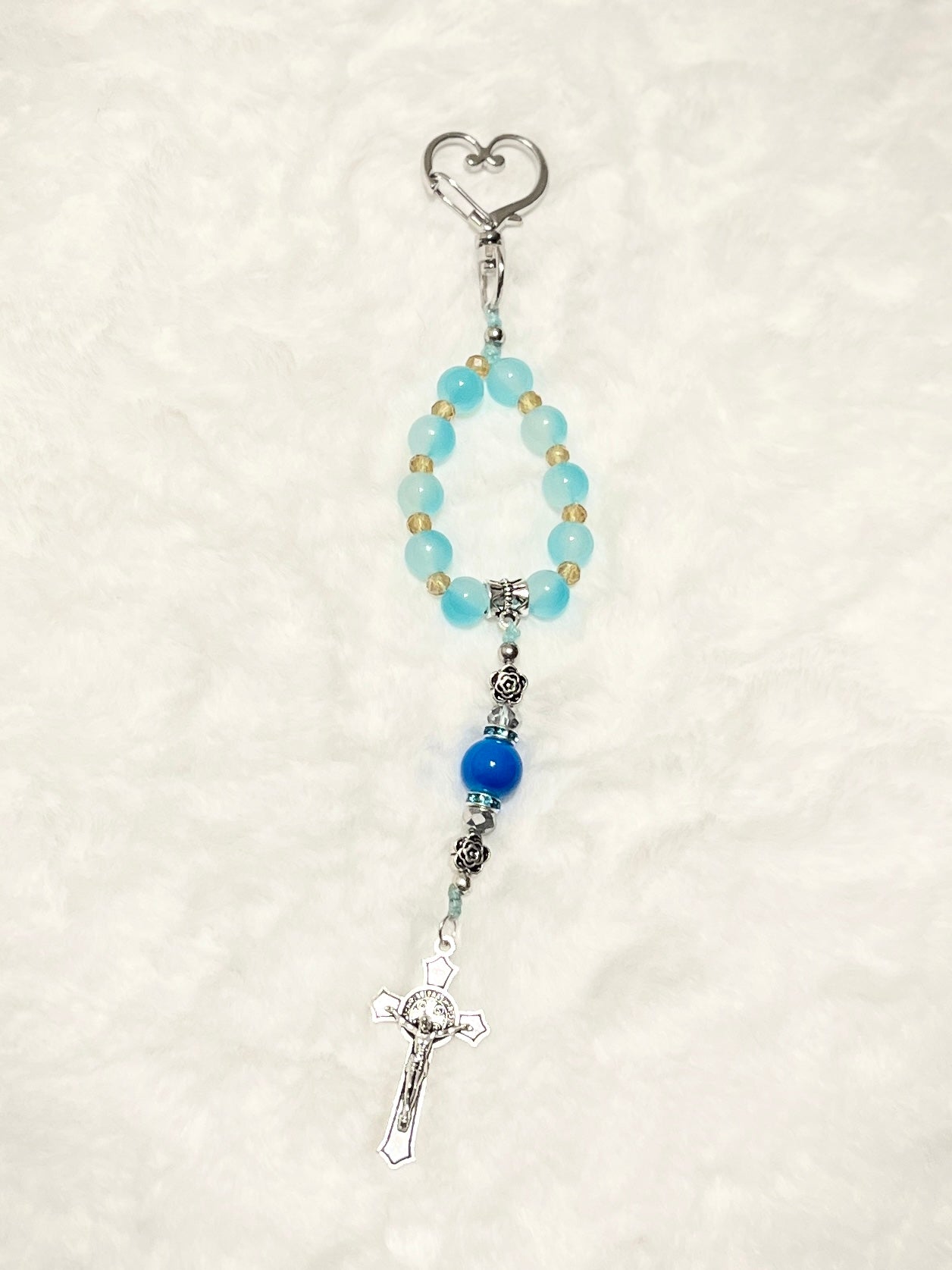 A compact accent loop equipped with a premium, large heart-shaped lobster clasp keychain closure—perfect for securely adding to your car keys, purse strap, or travel bag.